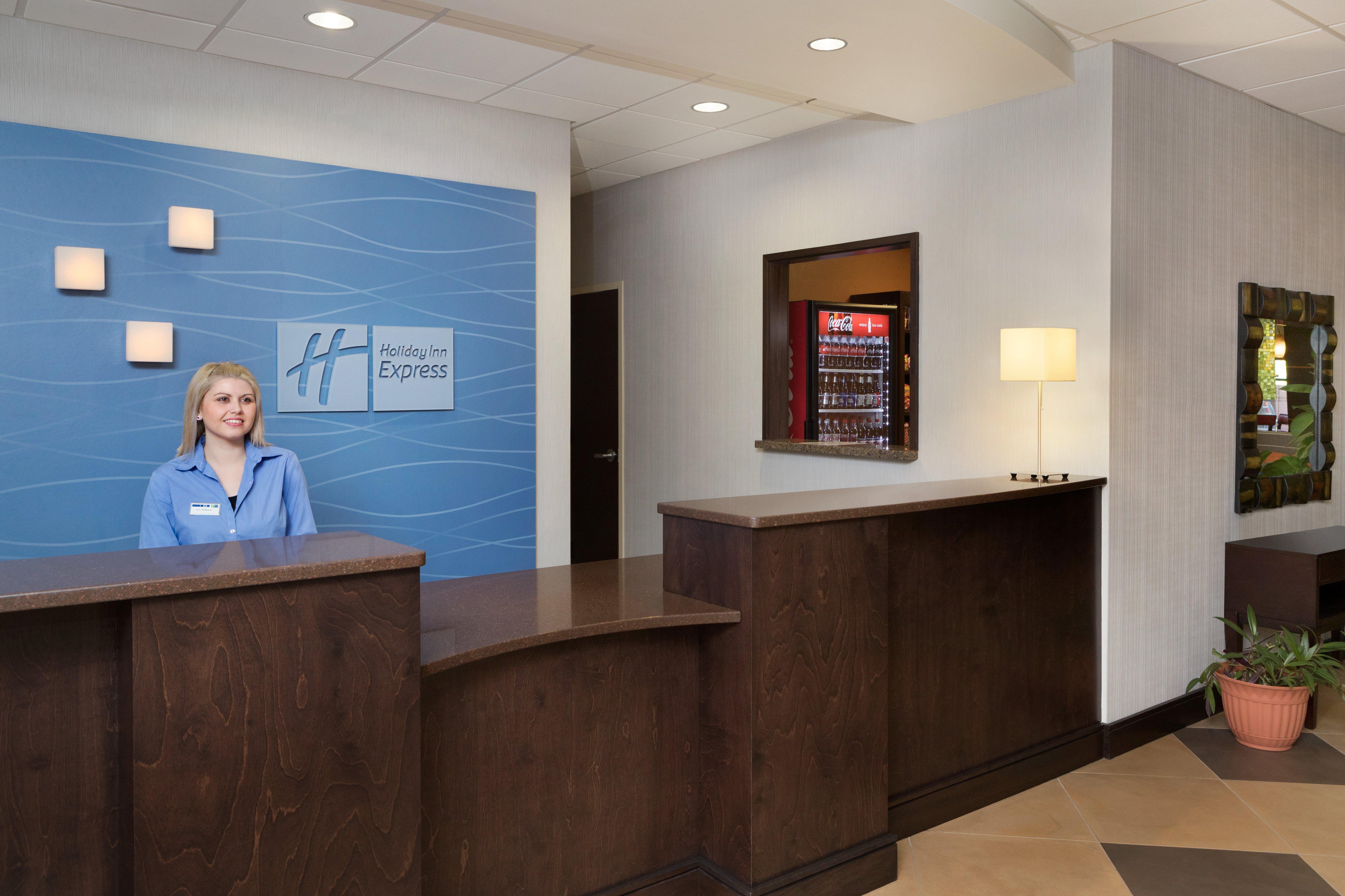 Holiday Inn Express & Suites Knoxville-Clinton By Ihg Exterior photo