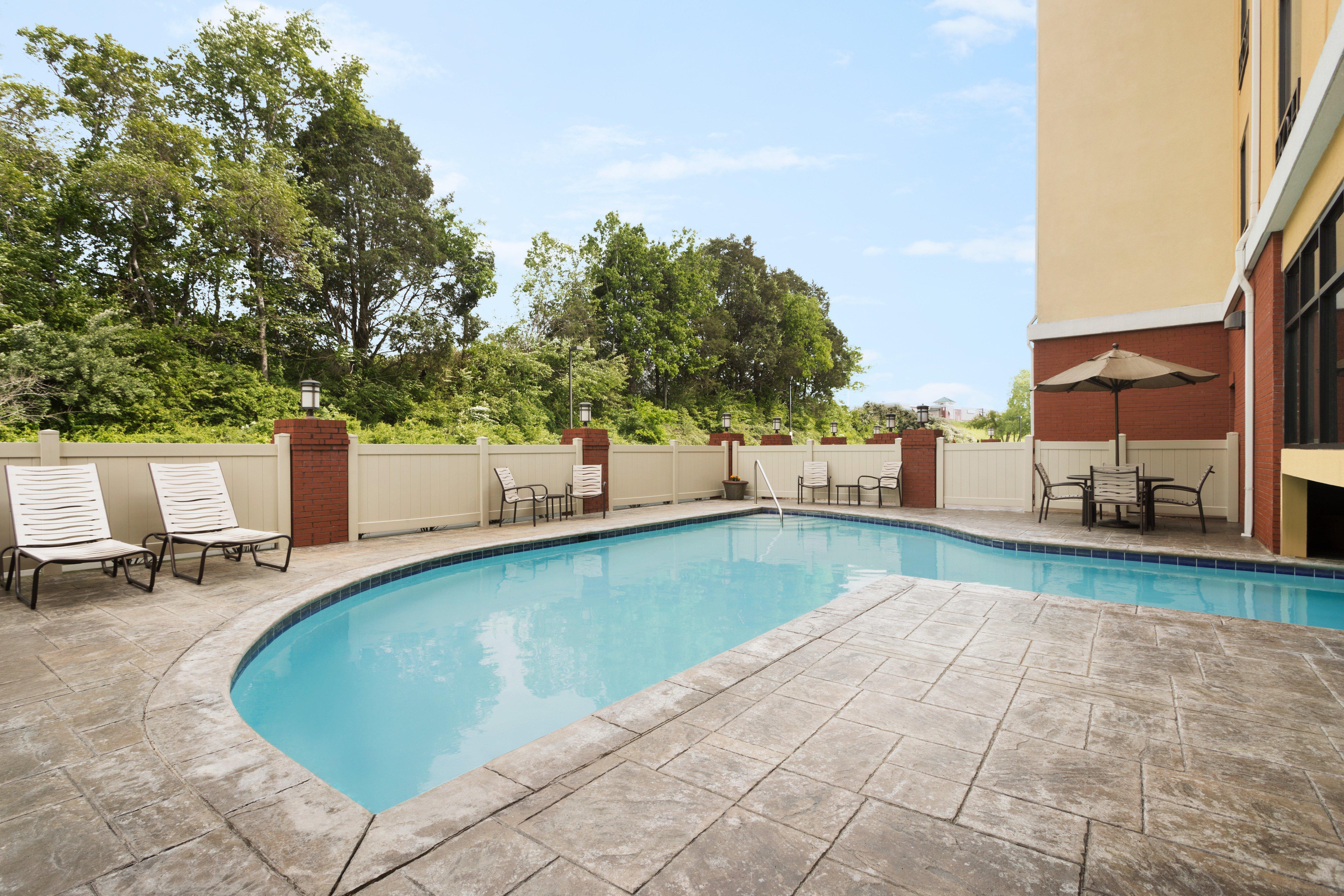 Holiday Inn Express & Suites Knoxville-Clinton By Ihg Exterior photo