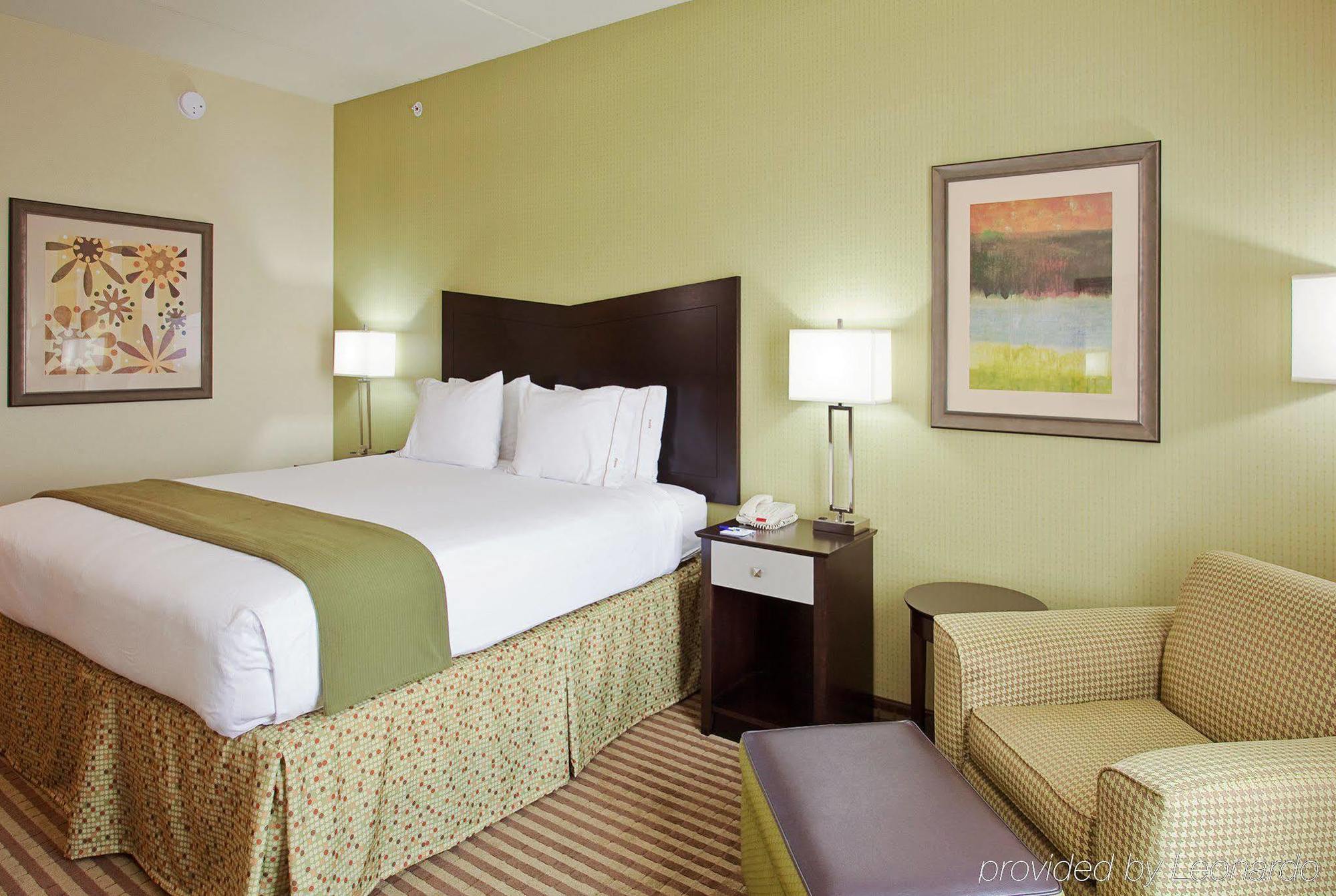 Holiday Inn Express & Suites Knoxville-Clinton By Ihg Room photo