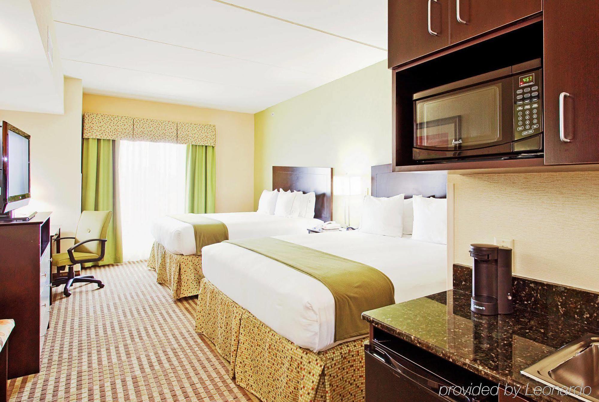 Holiday Inn Express & Suites Knoxville-Clinton By Ihg Room photo